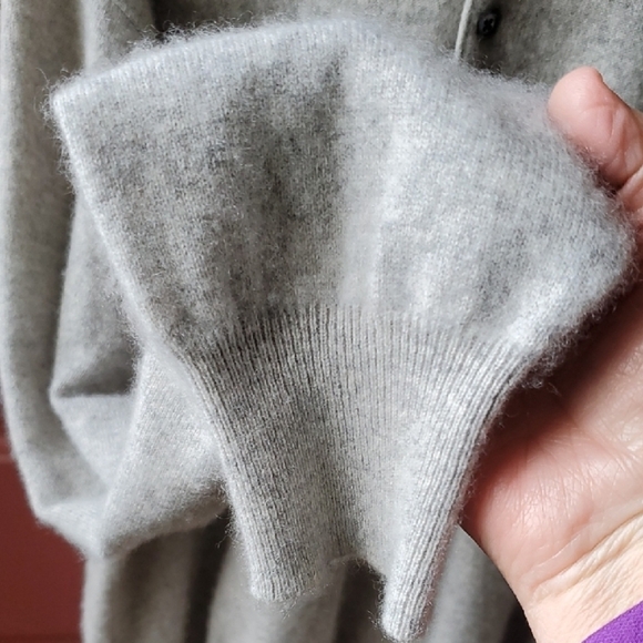 Lord & Taylor 2 Ply CASHMERE Gray Crewneck Sweater - Picture 7 of 10